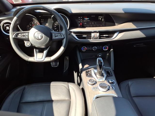 2023 Alfa Romeo Stelvio - Image 12