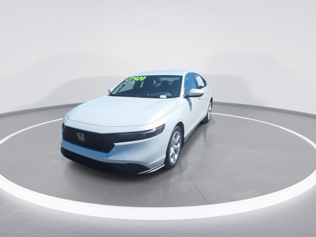 Used 2025 Platinum White Pearl Honda LX image 3