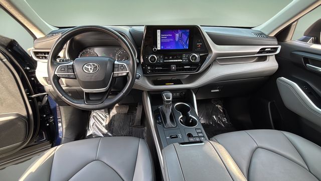 Used 2023  Toyota XLE image 16