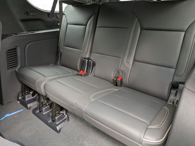 2025 Chevrolet Suburban Premier photo