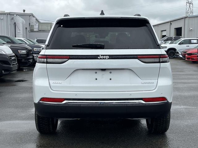 New 2025 White/off-white Jeep Laredo image 6