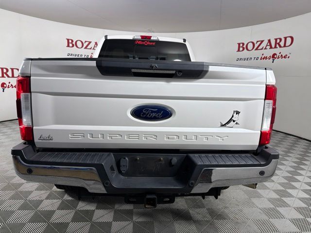 2019 White Platinum Clearcoat Metallic Ford Super Duty F-250 SRW Lariat 4X4 Truck