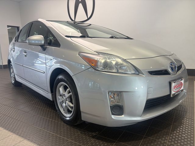 Used 2010  Toyota I image 2