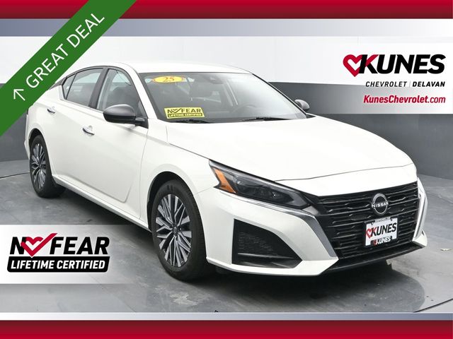 Glacier White 2025 Nissan Altima 2.5 SV FWD Sedan Front-Wheel Drive Continuously Variable Transmission