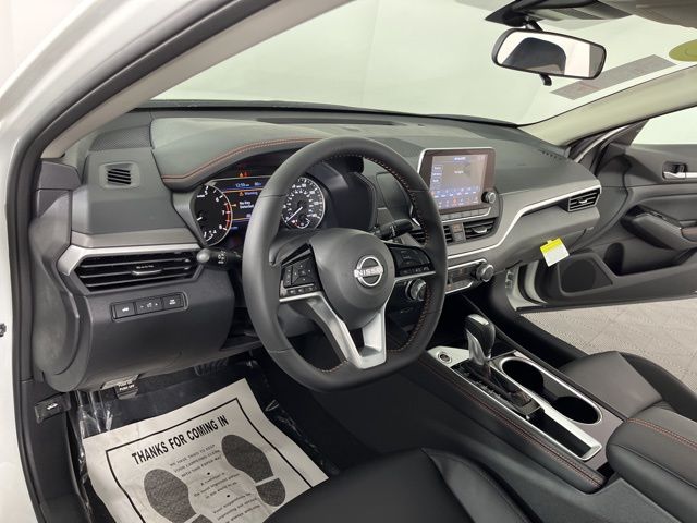 2025 Pearl White Tricoat Nissan Altima 2.5 SR FWD Sedan