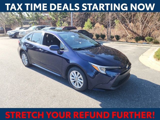 2024 Toyota Corolla LE's photo