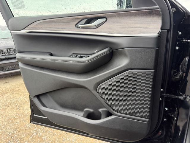 new 2026 Jeep Grand Cherokee car, priced at $37,525