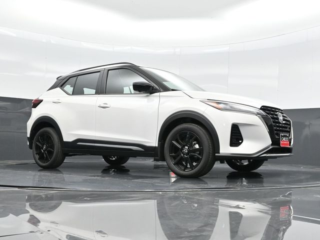 2024 Nissan Kicks SR 32