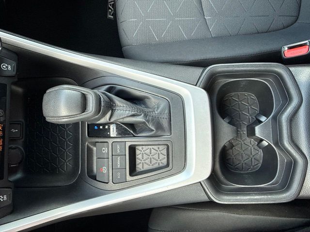 2021 Toyota RAV4 XLE:B02452