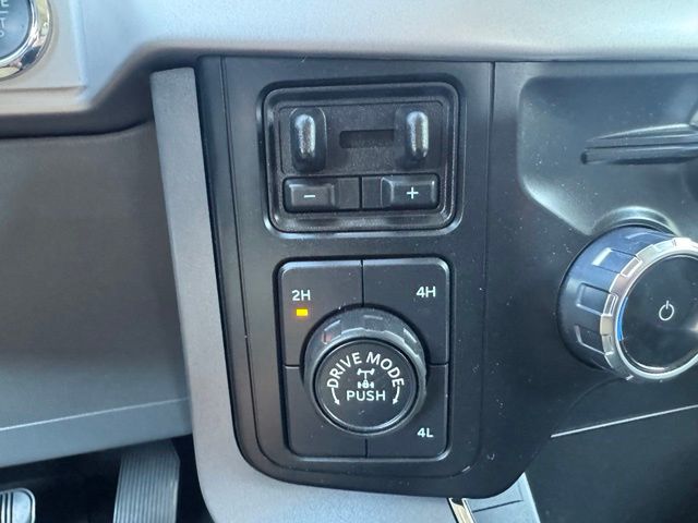 Used 2023 Silver Ford XLT image 28