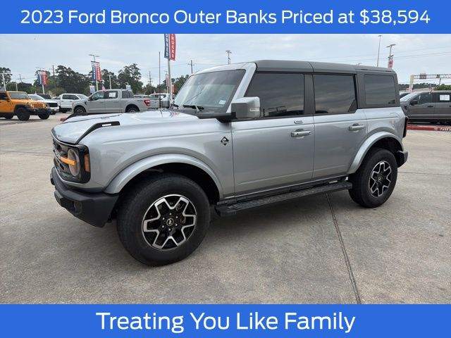 Iconic Silver Metallic 2023 Ford Bronco Outer Banks Advanced 4-Door 4WD SUV / Crossover Four-Wheel Drive Automatic