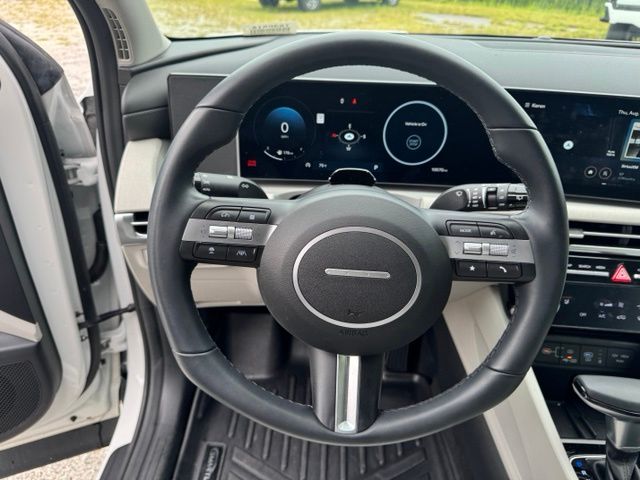 Used 2025 White Hyundai SEL Convenience image 18
