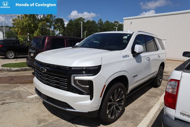 White (Iridescent Pearl Tricoat) 2025 Chevrolet Tahoe SUV / Crossover 4X2 