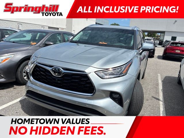 Celestial Silver Metallic 2024 Toyota Highlander SUV / Crossover Front-Wheel Drive 8-Speed Automatic