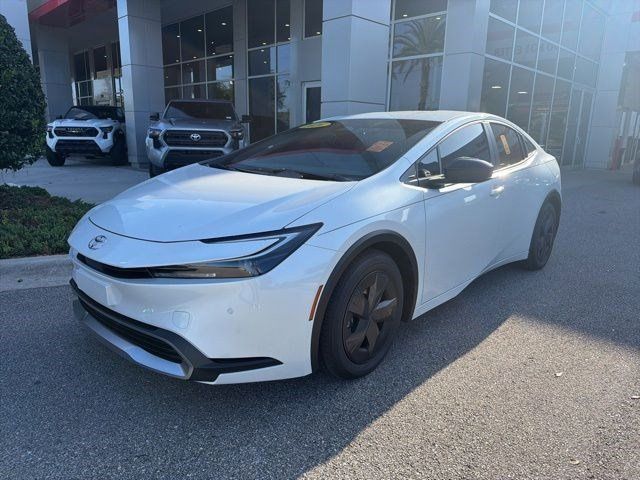 2026 Toyota Prius SE's photo