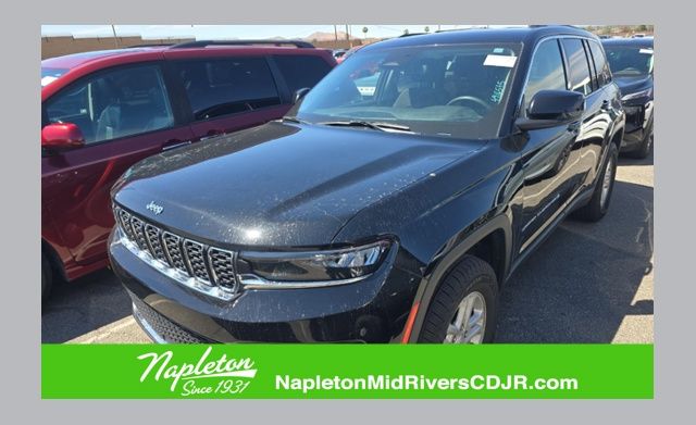 Diamond Black Crystal Pearlcoat 2024 Jeep Grand Cherokee Laredo 4WD SUV / Crossover Four-Wheel Drive 8-Speed Automatic