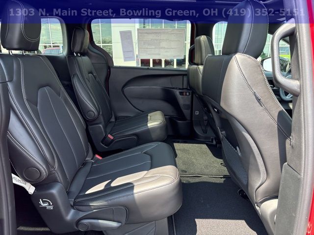 New 2025 Chrysler Pacifica Select 4D Passenger Van