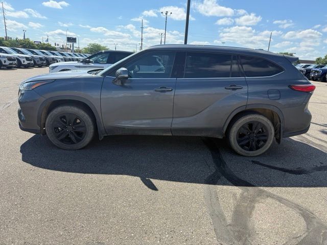 2021 Gray Toyota Highlander XLE AWD SUV