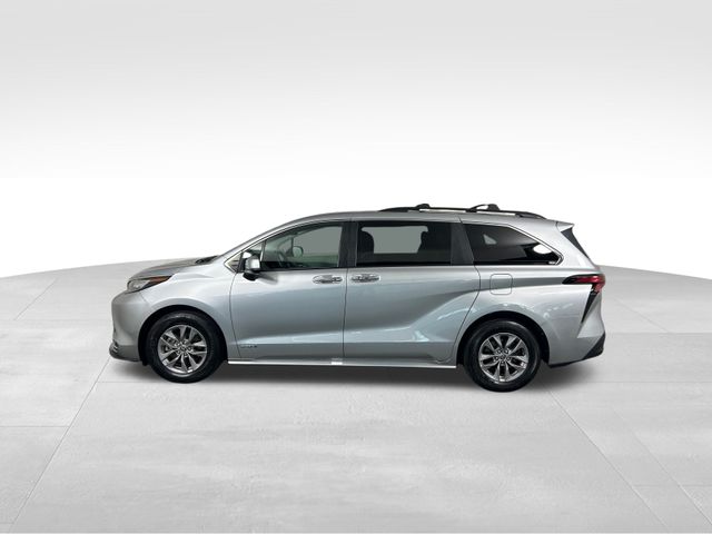 2021 Toyota Sienna XLE 10