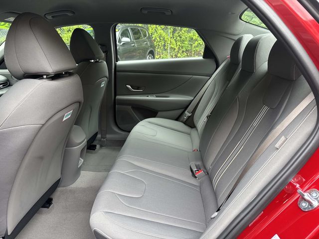 2025 Hyundai Elantra - Image 21