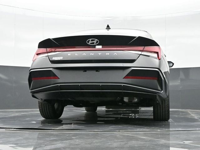 2025 Hyundai Elantra SEL 32