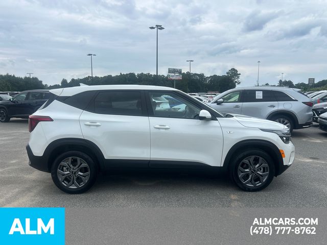 Used 2026 White Kia LX image 9