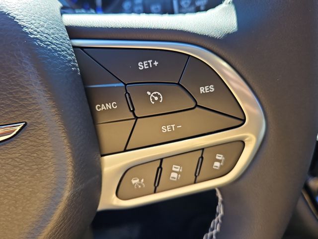 New 2026 White Chrysler Select image 20