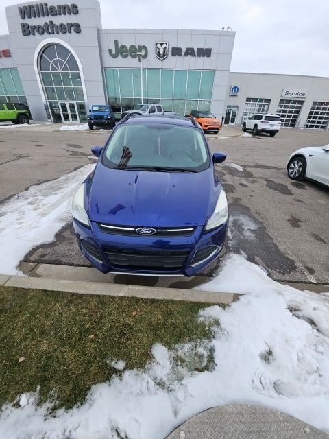 2016 Ford Escape SE - Blue exterior view 4