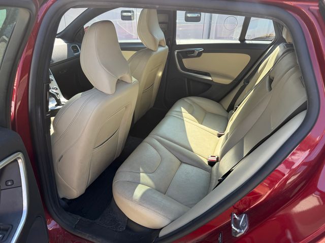 Used 2017 Red Volvo T5 Premier image 15