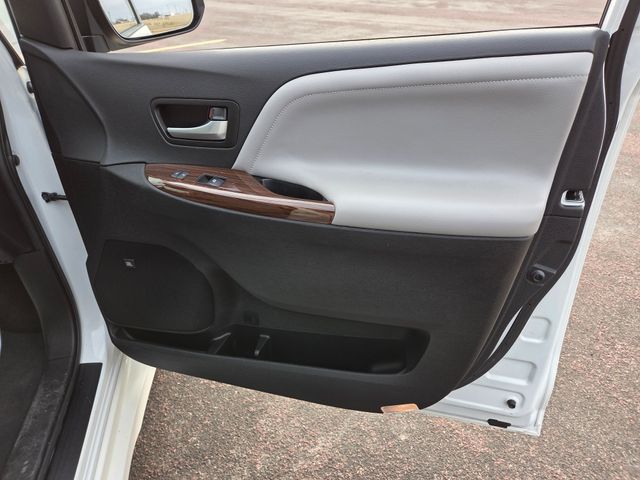 2019 Toyota Sienna XLE Auto Access Seat