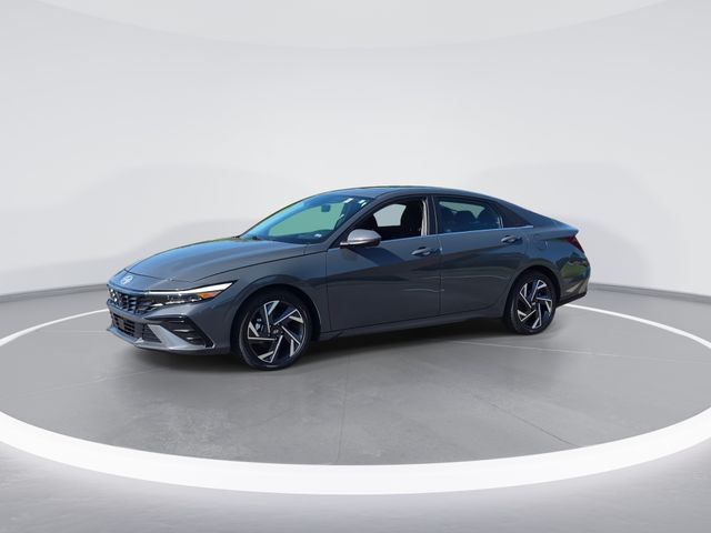 Used 2025 Gray Hyundai SEL Convenience image 4