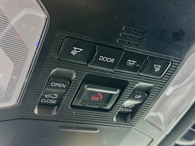 2021 Toyota RAV4 SE - Photo 18