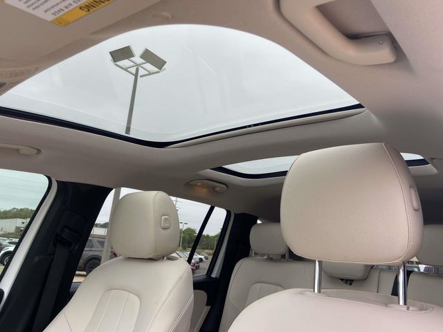 Used 2023 White Mercedes-Benz GLB 250 image 13