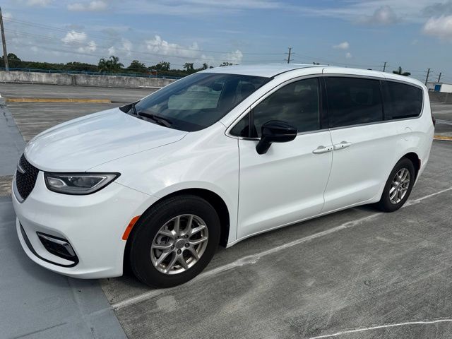 Bright White Clearcoat 2024 Chrysler Pacifica Minivan Front-Wheel Drive 9-Speed Automatic