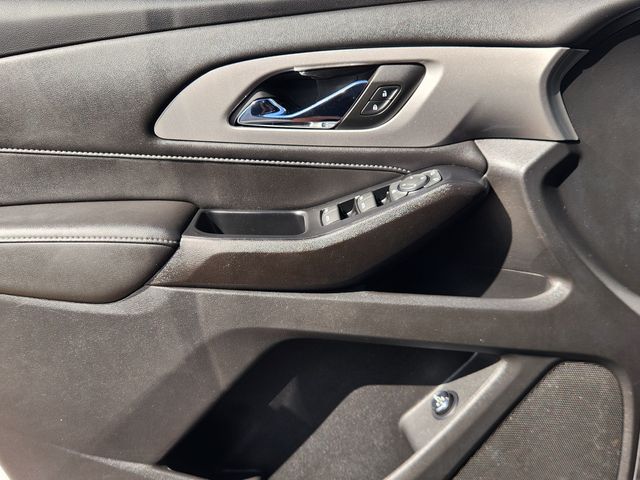 2023 Chevrolet Traverse LT Beige at AutoSavvy Houston Southwest