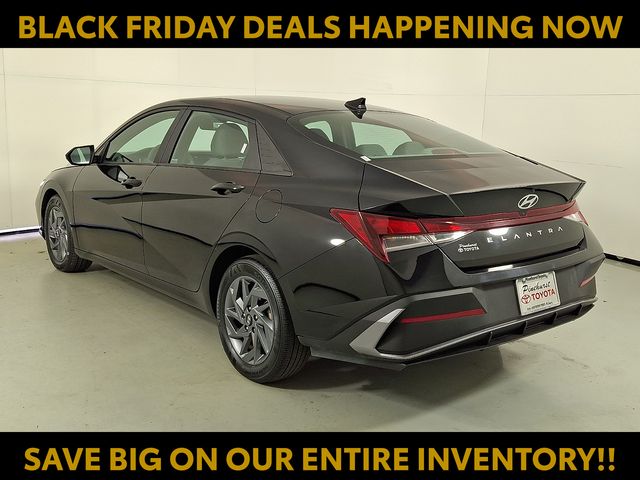 2024 Hyundai Elantra SEL photo 4