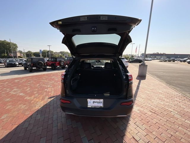 Used 2016 Jeep Cherokee SUV