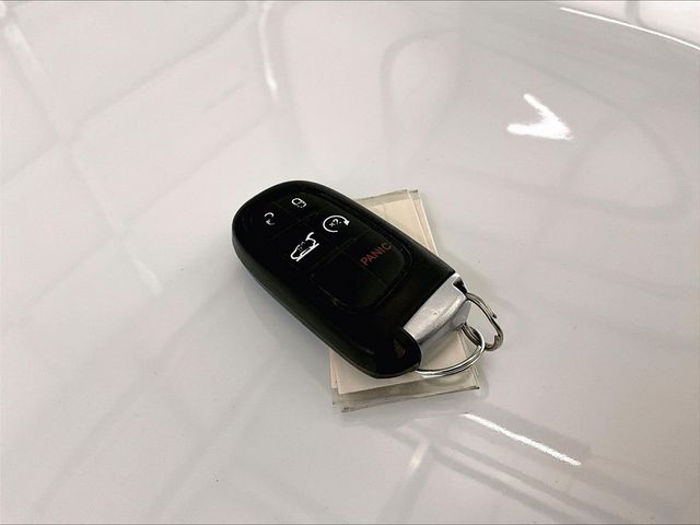 2019 Jeep Cherokee Limited White at Subaru and VW of Moon Township