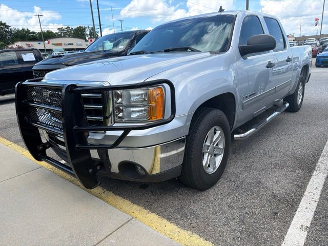 Used 2013 Silver GMC SLE image 3