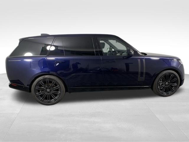 2023 Land Rover Range Rover SE 10