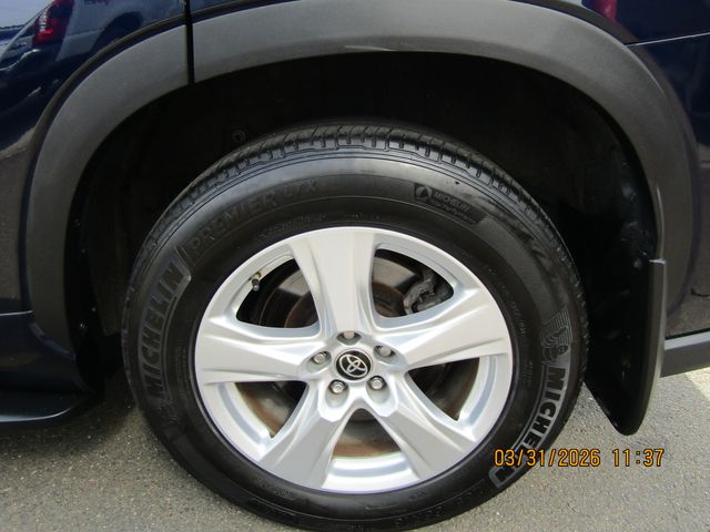 used 2022 Toyota Highlander car, priced at $29,499