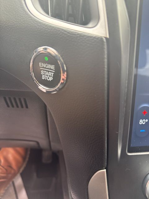 Used 2024 Gray Ford SE image 24