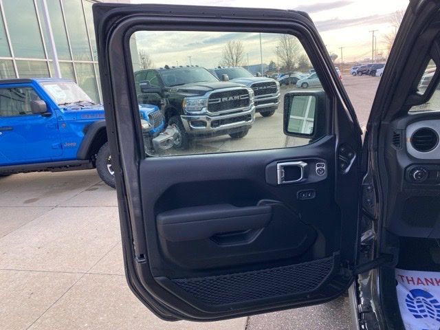 2026 Jeep Gladiator Willys - Granite Crystal Metallic Clearcoat exterior view 10