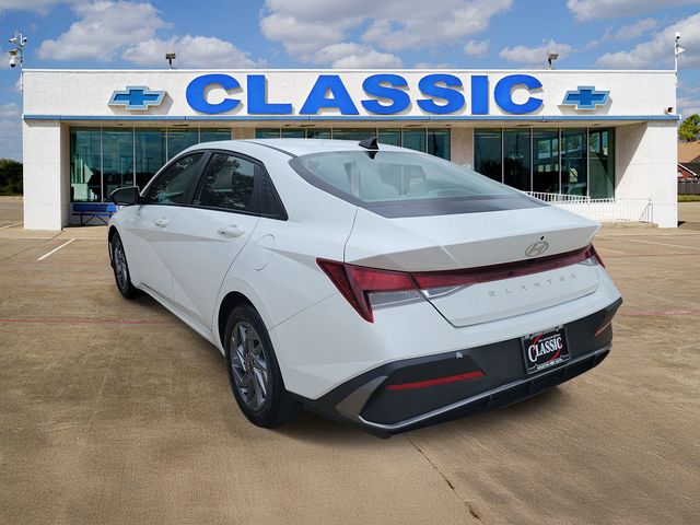 2024 Hyundai Elantra SEL - 4