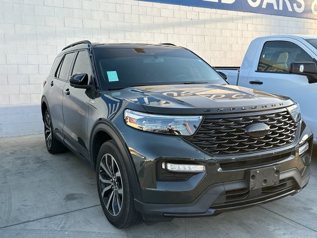 2022 Ford Explorer ST-Line 2