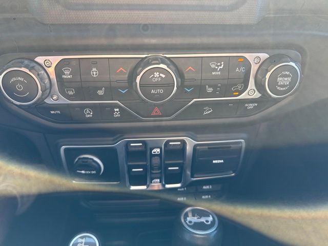 2018 Bright White Clearcoat Jeep Wrangler Unlimited Sahara 4X4 SUV