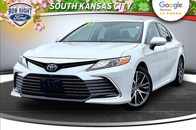 White (Wind Chill Pearl) 2023 Toyota Camry Hybrid XLE FWD Sedan Front-Wheel Drive Continuously Variable Transmission
