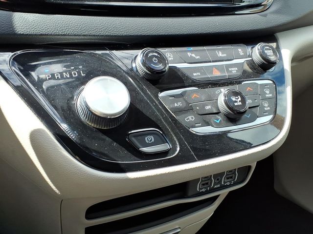 2023 Chrysler Pacifica - Image 17