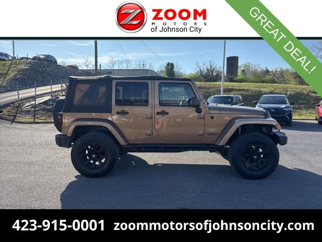 Red (Copper Brown Pearlcoat) 2015 Jeep Wrangler SUV / Crossover Four-Wheel Drive 6-Speed Manual
