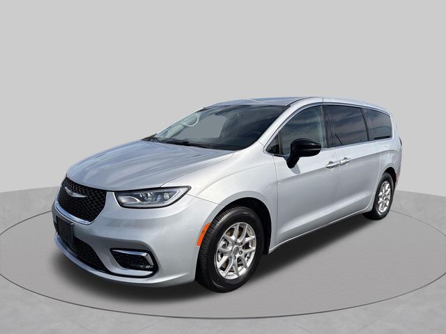 Silver Mist Clearcoat 2024 Chrysler Pacifica Minivan Front-Wheel Drive 9-Speed Automatic